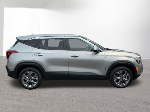 Certified 2024 Kia Seltos LX AWD/4WD image 2