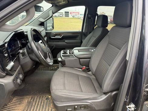 Used 2024 Chevrolet Silverado 2500 LT w/ Convenience Package image 5