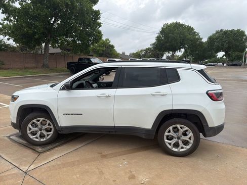 Used 2025 Jeep Compass Latitude AWD/4WD image 5