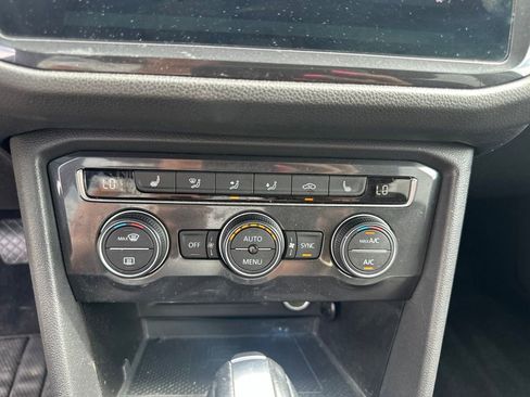 Used 2021 Volkswagen Tiguan SE w/ Panoramic Sunroof Package AWD/4WD image 18