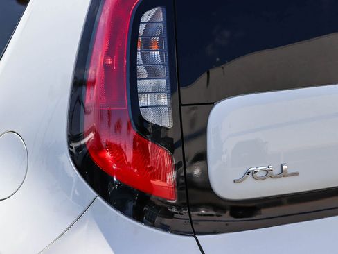 Used 2019 Kia Soul + w/ Audio Package FWD image 11