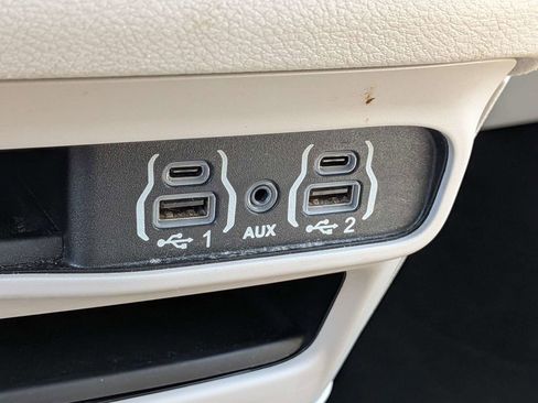 Used 2021 Chrysler Voyager Lxi FWD image 21