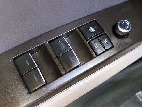 Used 2023 Toyota Camry XLE image 22