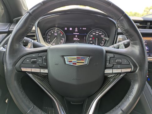 Used 2023 Cadillac XT6 Sport w/ Technology Package AWD/4WD image 25