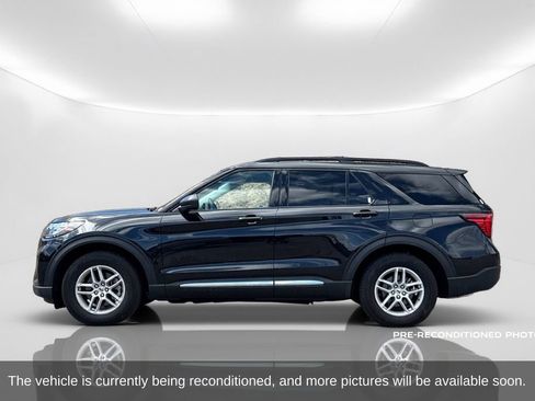 Used 2025 Ford Explorer Active w/ Active Comfort Package RWD image 2