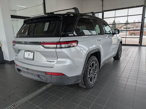 Used 2022 Jeep Grand Cherokee Trailhawk w/ Advanced Protech Group II image 2