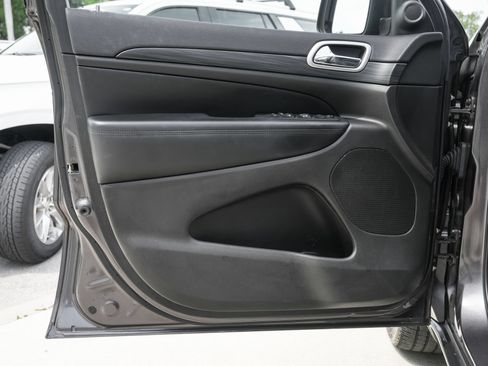Used 2019 Jeep Grand Cherokee Altitude RWD image 31