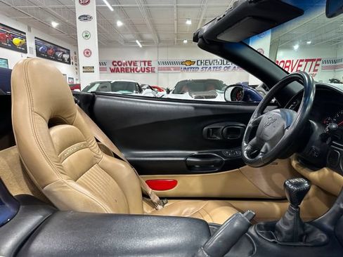 Used 2001 Chevrolet Corvette Convertible w/ Preferred Equipment Group2 RWD image 12