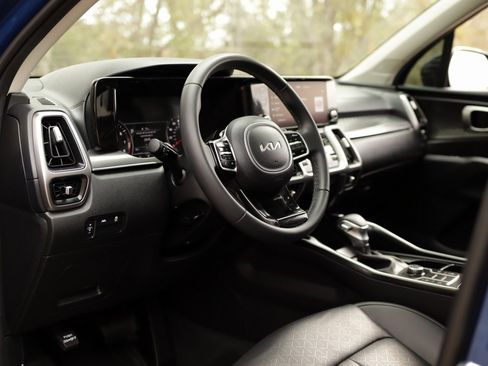 Used 2023 Kia Sorento S w/ Panoramic Sunroof Package image 9