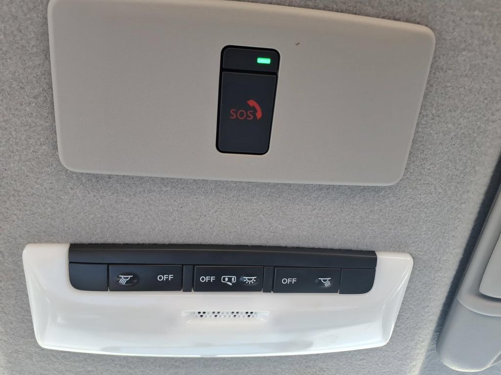 Used 2021 Nissan Kicks SR w/ SR Premium Package FWD image 26