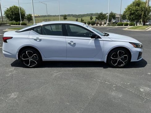 Used 2025 Nissan Altima 2.5 SR AWD/4WD image 2
