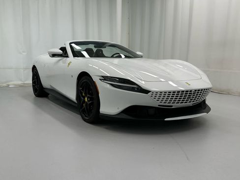 Used 2025 Ferrari Roma Spider RWD image 2