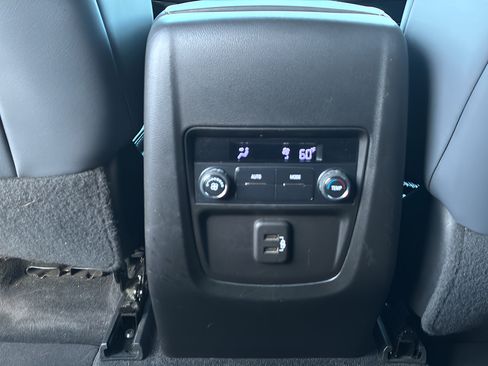 Used 2019 Buick Enclave Essence FWD image 22