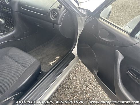 Used 2000 MAZDA MX-5 Miata image 9