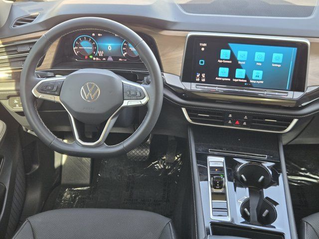 Used 2024 Volkswagen Atlas SE w/ Panoramic Sunroof Package FWD image 25