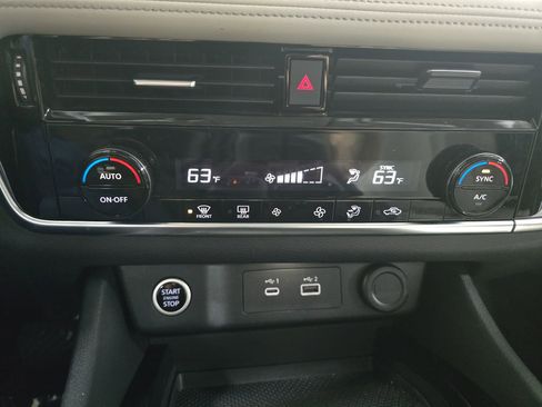 Used 2022 Nissan Rogue SV FWD image 23