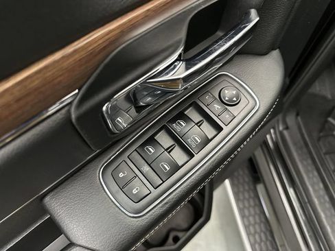 Used 2018 RAM 1500 Laramie w/ Convenience Group AWD/4WD image 19