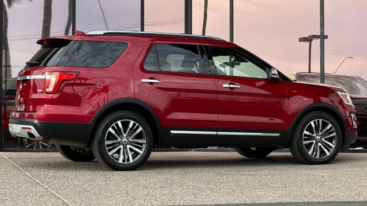 Used 2017 Ford Explorer Platinum AWD/4WD image 13
