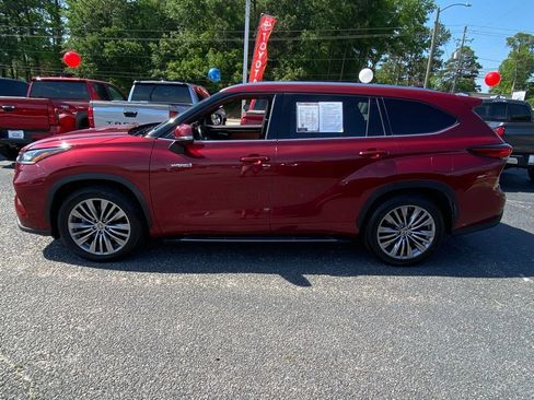 Used 2021 Toyota Highlander Platinum FWD image 4