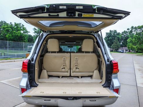 Used 2011 Lexus LX 570 4WD w/ Luxury Pkg image 22