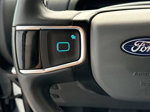 Used 2025 Ford Expedition Active RWD image 16
