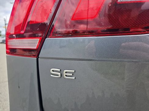 Used 2022 Volkswagen Tiguan SE AWD/4WD image 5