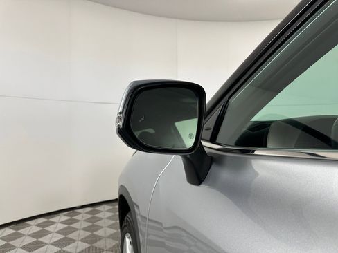 Used 2024 Toyota Highlander LE image 22