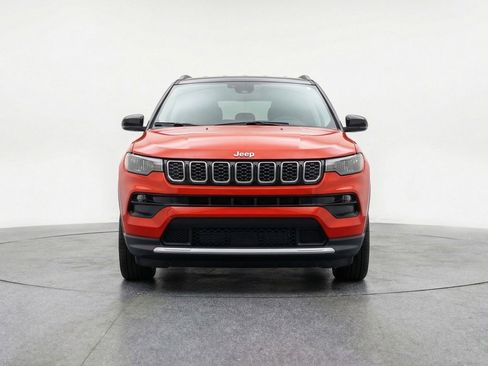 Used 2025 Jeep Compass Limited AWD/4WD image 2