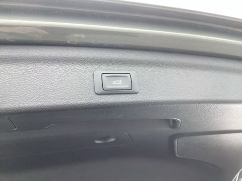 Used 2025 Audi Q3 2.0T Premium image 10