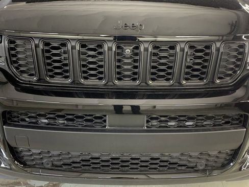 New 2025 Jeep Grand Cherokee L Limited w/ Luxury Tech Group II image 9