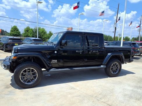 Used 2020 Jeep Gladiator Overland w/ LED Lighting Group AWD/4WD image 3