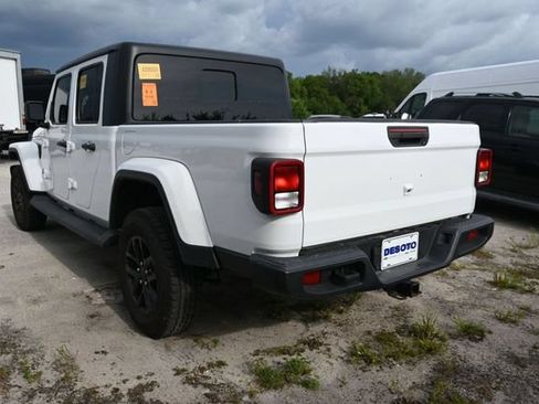 Used 2021 Jeep Gladiator Sport AWD/4WD image 12