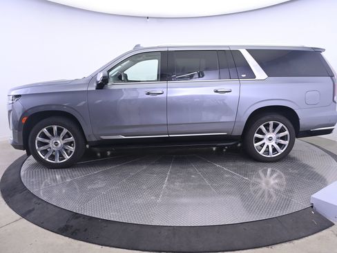 Used 2022 Cadillac Escalade ESV Premium Luxury Platinum AWD/4WD image 2