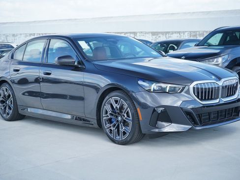 New 2026 BMW i5 eDrive40 w/ M Sport Package RWD image 3