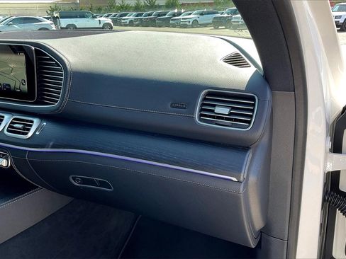Used 2025 Mercedes-Benz GLS 450 4MATIC image 14
