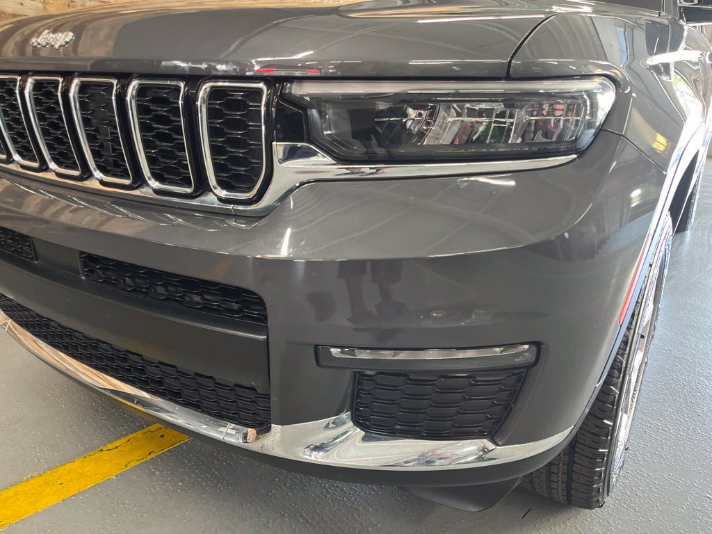 Used 2022 Jeep Grand Cherokee L Limited AWD/4WD image 8