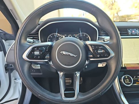 Used 2022 Jaguar XF SE RWD image 19