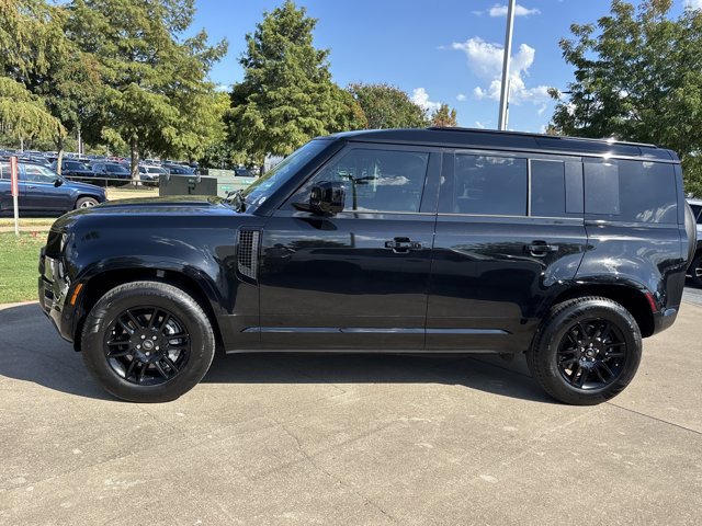 Used 2025 Land Rover Defender 110 X-Dynamic SE AWD/4WD image 9
