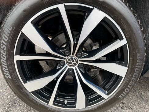 Used 2024 Volkswagen Atlas Cross Sport SEL Premium R-Line image 11