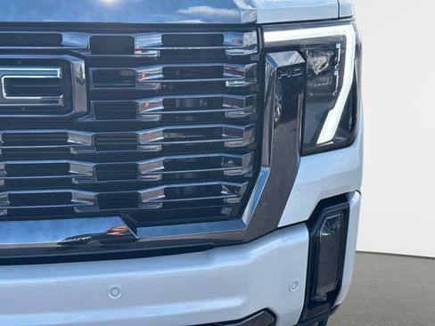 Used 2024 GMC Sierra 2500 Denali Ultimate AWD/4WD image 9