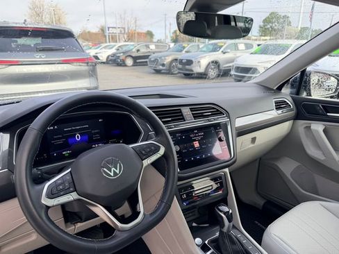 Used 2022 Volkswagen Tiguan SE image 13