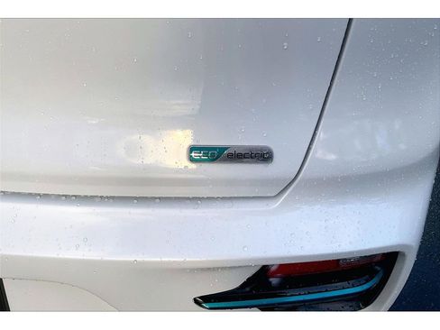 Used 2022 Kia Niro EX image 8