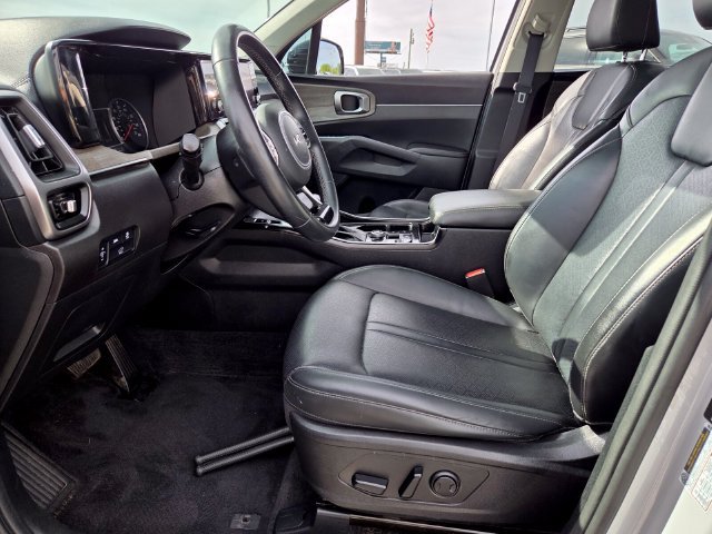 Used 2023 Kia Sorento EX w/ Panoramic Sunroof Package FWD image 4