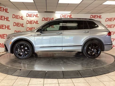 Used 2024 Volkswagen Tiguan SE R-Line AWD/4WD image 4