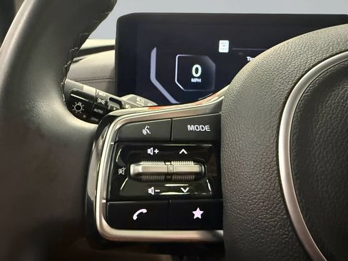 Used 2025 Kia Carnival SX FWD image 19