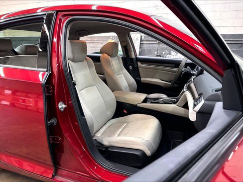 Used 2021 Honda Accord Hybrid image 10