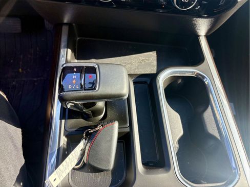 Used 2025 GMC Sierra 1500 SLT AWD/4WD image 20