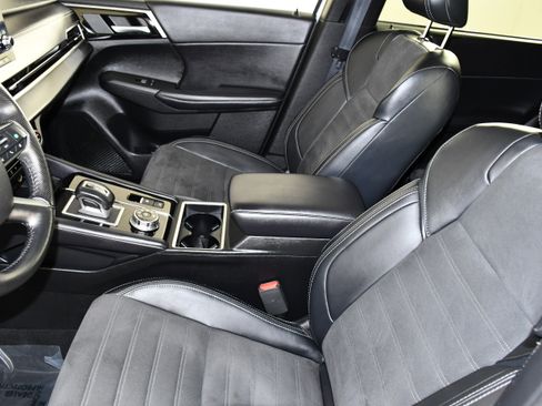 Used 2024 Mitsubishi Outlander SE Black Edition AWD/4WD image 37