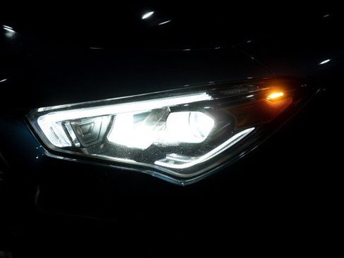 Used 2022 Mercedes-Benz CLA 250 4MATIC image 8