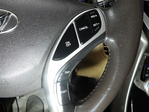 Used 2012 Hyundai Elantra Limited FWD image 16